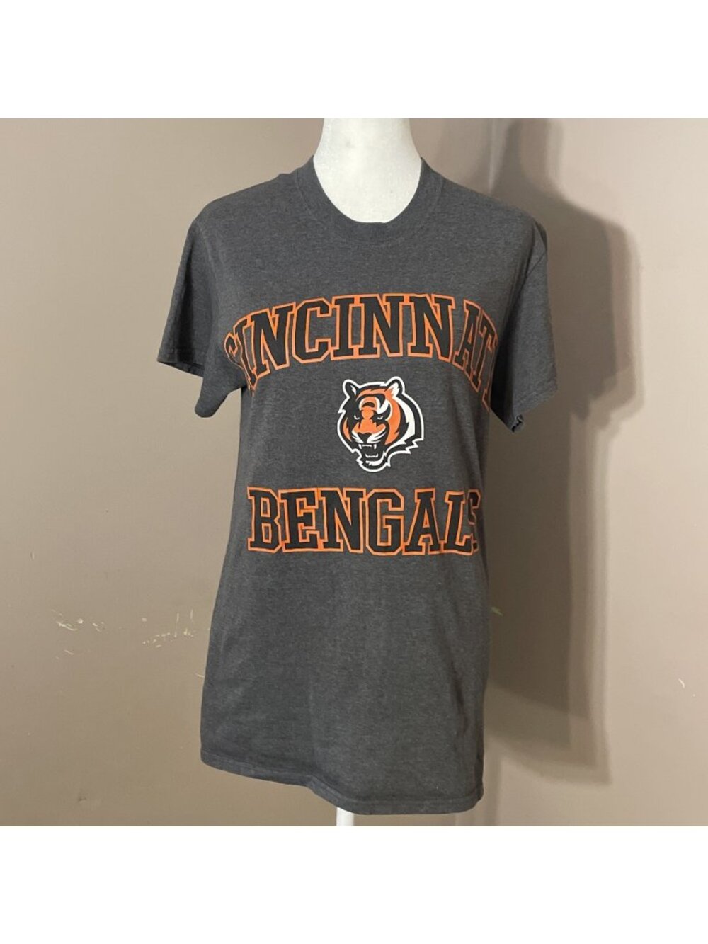 Majestic Cincinnati Bengals T-Shirt Wms Sz S Dark Gray Tiger Logo Orange Letters